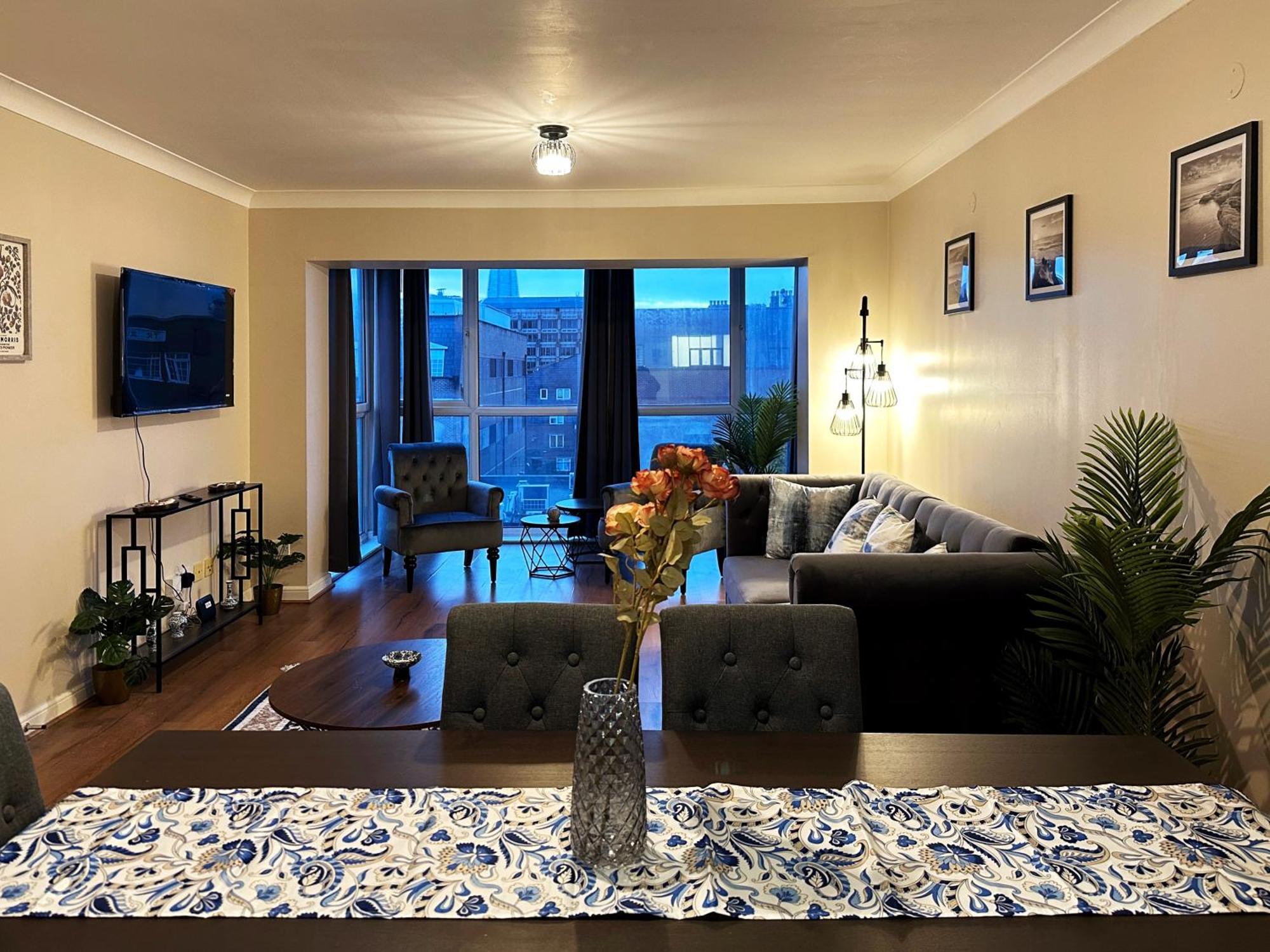 Betty's Place In Tower Hill - 2 Double Beds, Max 4 People, Great Location In * Londra