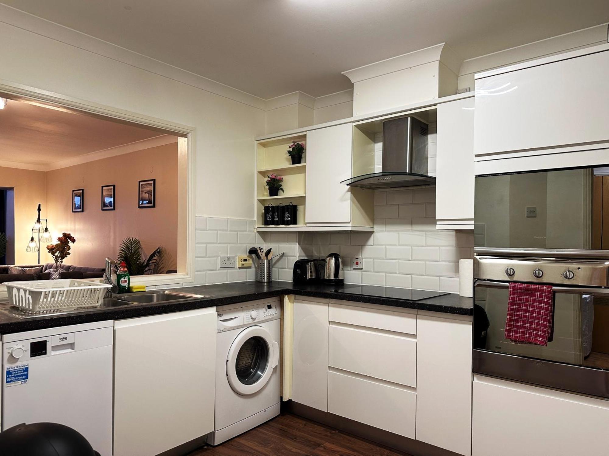 Betty's Place In Tower Hill - 2 Double Beds, Max 4 People, Great Location In Apartament *