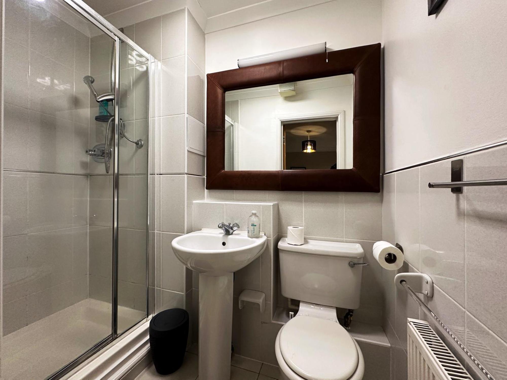 Apartament Betty's Place In Tower Hill - 2 Double Beds, Max 4 People, Great Location In