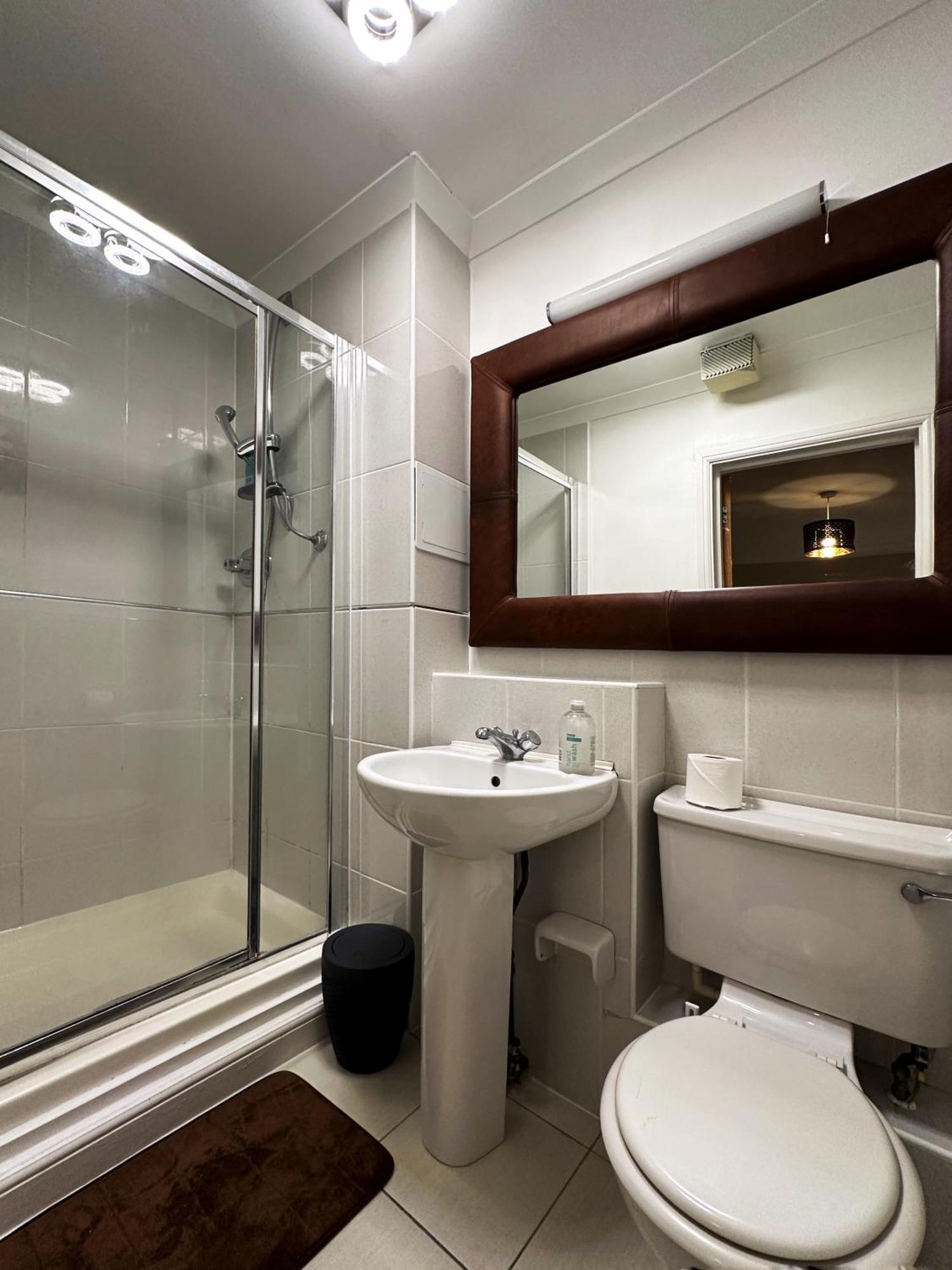 Apartament Betty's Place In Tower Hill - 2 Double Beds, Max 4 People, Great Location In