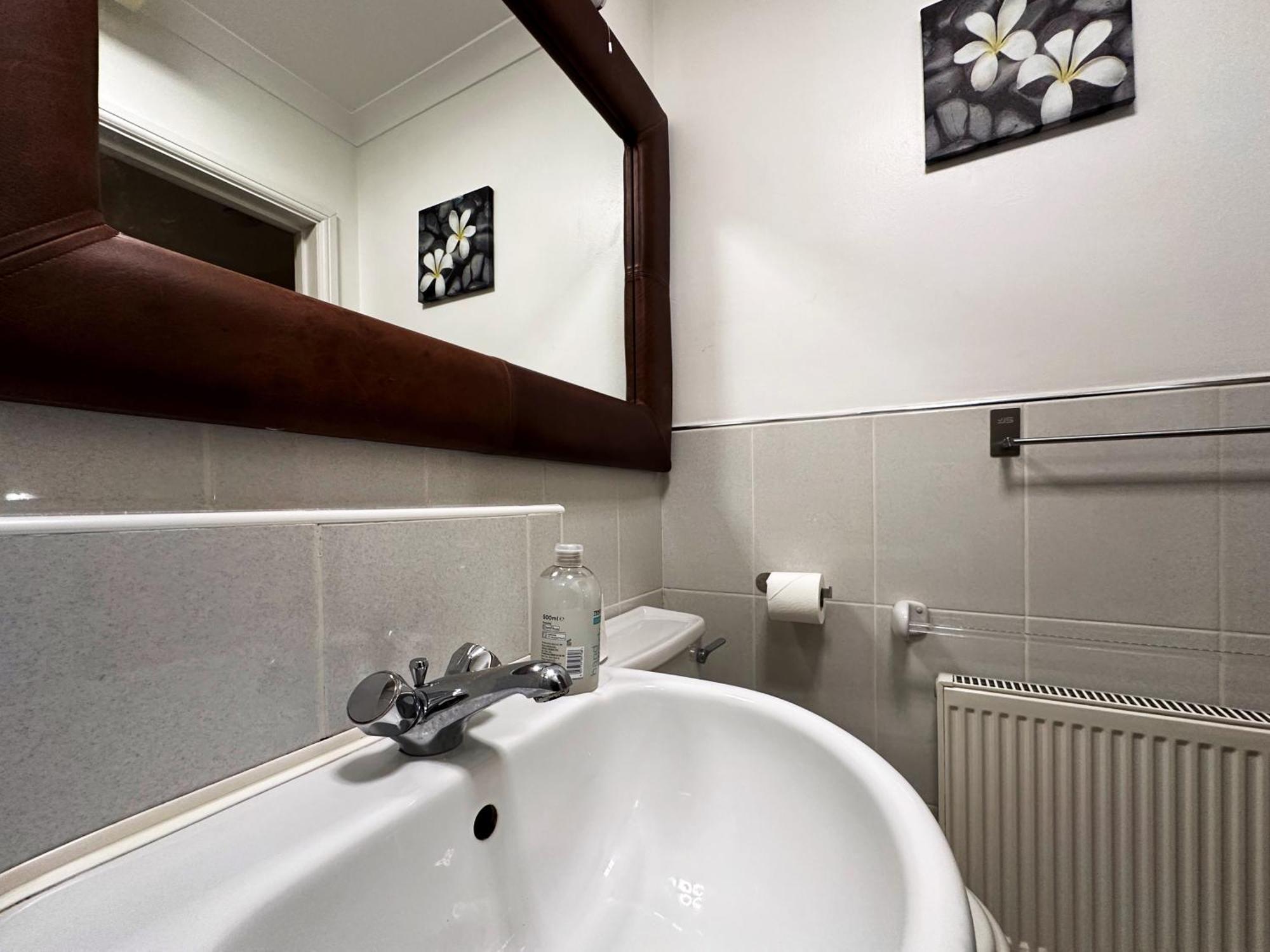 Betty's Place In Tower Hill - 2 Double Beds, Max 4 People, Great Location In Londra