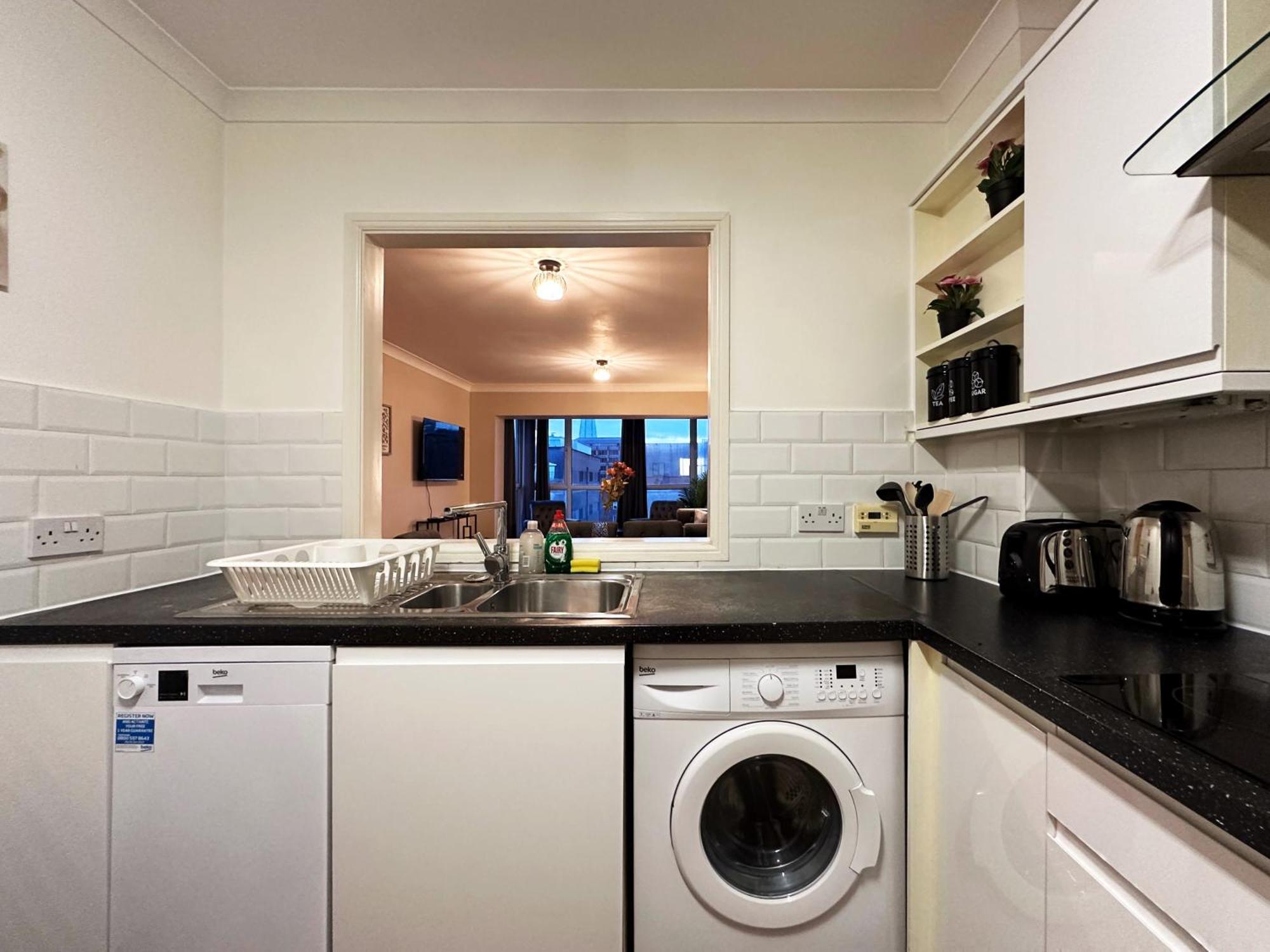 Betty's Place In Tower Hill - 2 Double Beds, Max 4 People, Great Location In * Londra